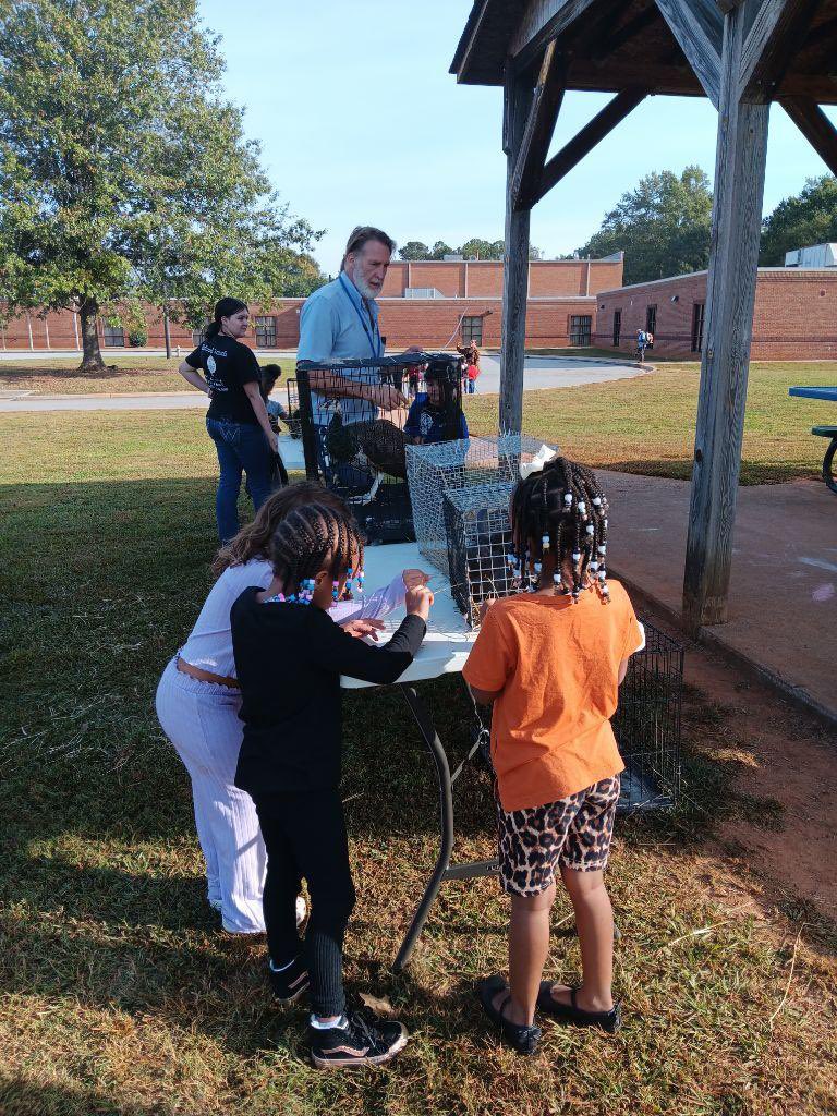 Johnsonandre_'s tweet photo. Georgia PreK students are the https://t.co/aKI2FAWJbk Thanks Farmer Mark McLeod for providing a hands on experience for community helpers! @KrystalLRichter #GeorgiaPrekWeek @AnnaHoltzm51427 @FreesEdWorld @MandisaPotter https://t.co/cnzHXdMgQj