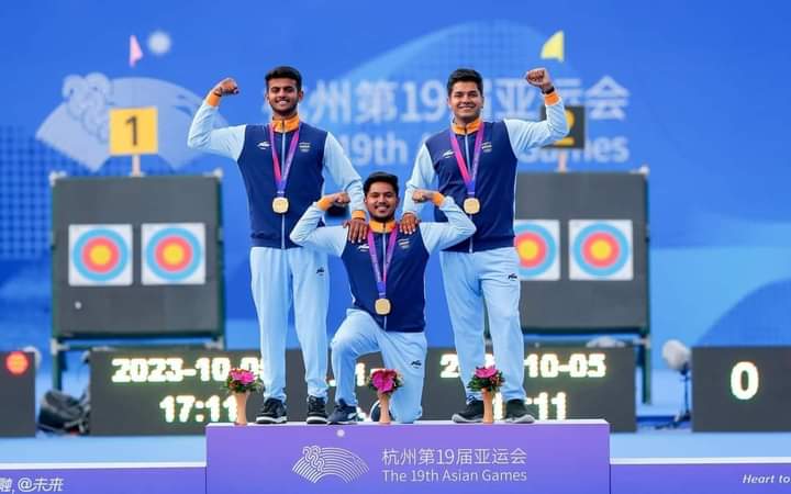 #IndianMenCompound team won #GoldMedal no 84🥇🇮🇳

Indian men Team of #OjasDeotale , #AbhishekVerma & #PrathameshJawkar won Gold medal as they beat mighty Korean in final by 235-230 #AsianGames2022 #AsianGames #AsianGames2023medals #AsianGames2023 #AsianGames