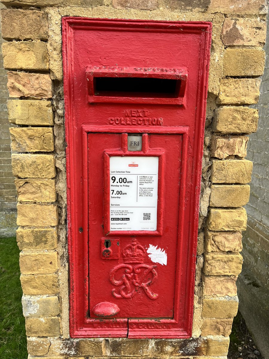 …spotted @HolkhamEstate today @lbsg1976 @MyPostBoxes …
#GeorgeVI #GR #PostBox #NR232302D