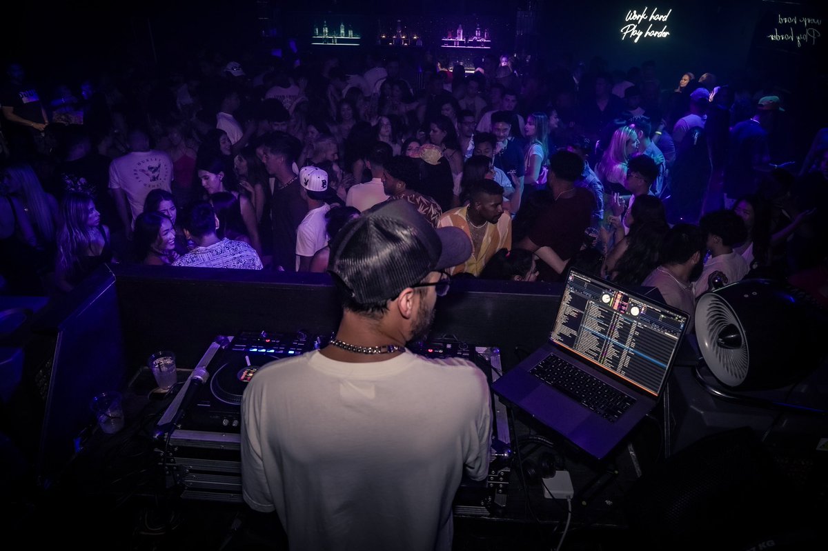 This weekend ⚡️
Thurs. 8ball Thursdays 
Fri. Perch +Plow Fridays 
Sat. Sunset Saturdays