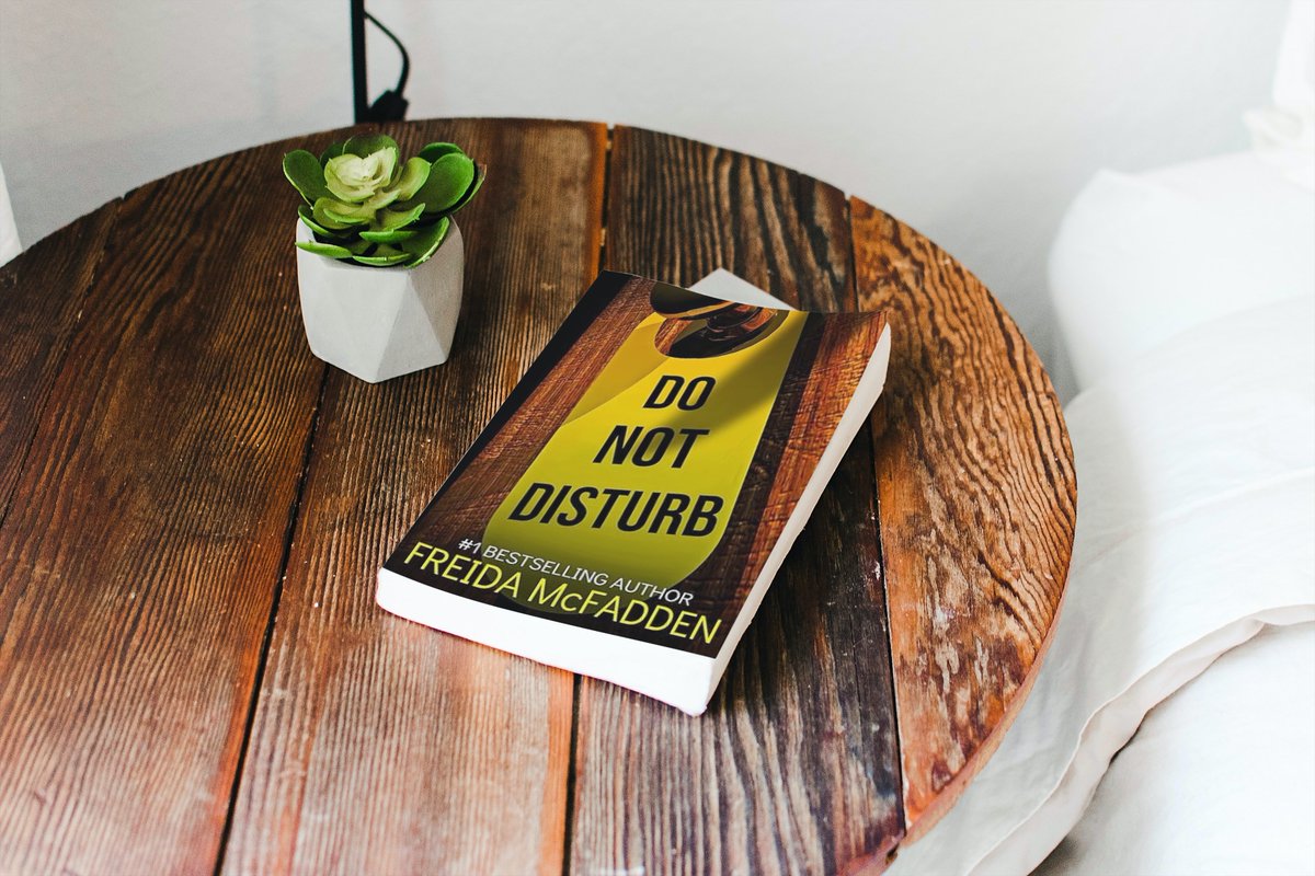 “Do Not Disturb,” by Freida McFadden, is a psychological thriller that kept me on the edge of my seat from beginning to end.

thecrimsonbooks.com/book-reviews/d…