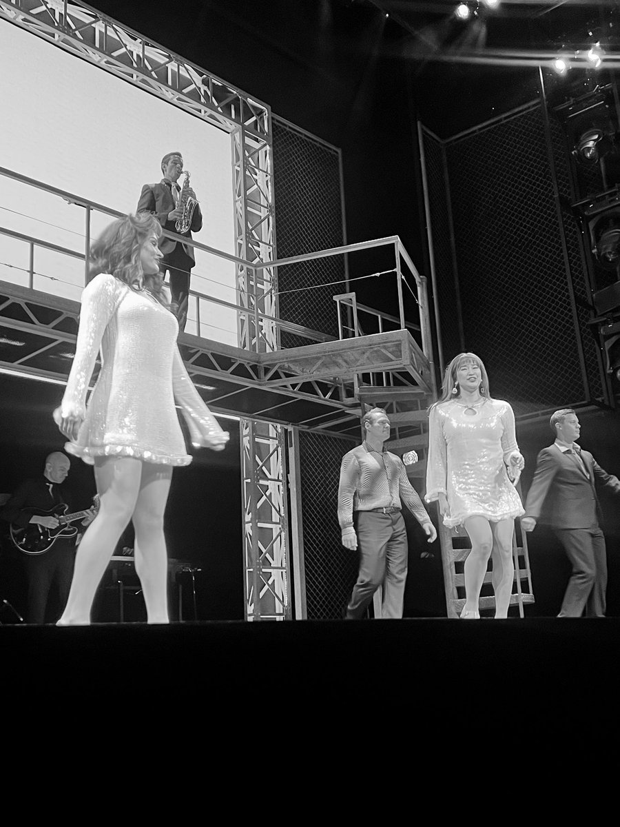 Broken record here but this cast are genuinely some of the kindest, most talented people in the West End. Today was another fun show with numerous swings and covers on as well 2 of the incredible girls covering numerous tracks between them. One of my absolute fave shows ❤️