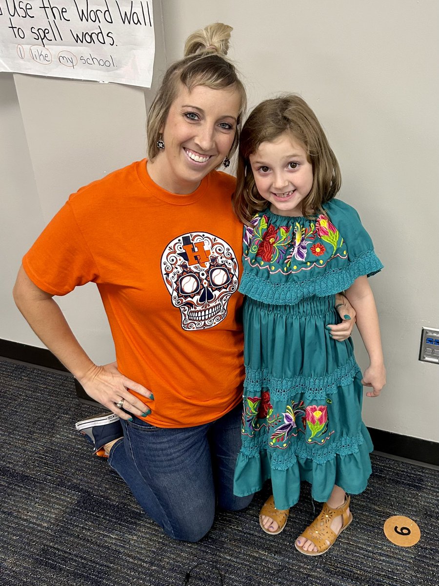 Mrs_AndersonYea's tweet photo. Happy Hispanic Heritage Month 🇪🇸🇲🇽🇦🇷🇧🇴🇨🇷🇨🇺

#TogetherWeSwarm #HispanicHeritageMonth #LosAstros 
@CyFairYeager @tylerhartCyFair @Ms_Margreiter @YouKnowMe_MrsB https://t.co/KsCXsjJg1F