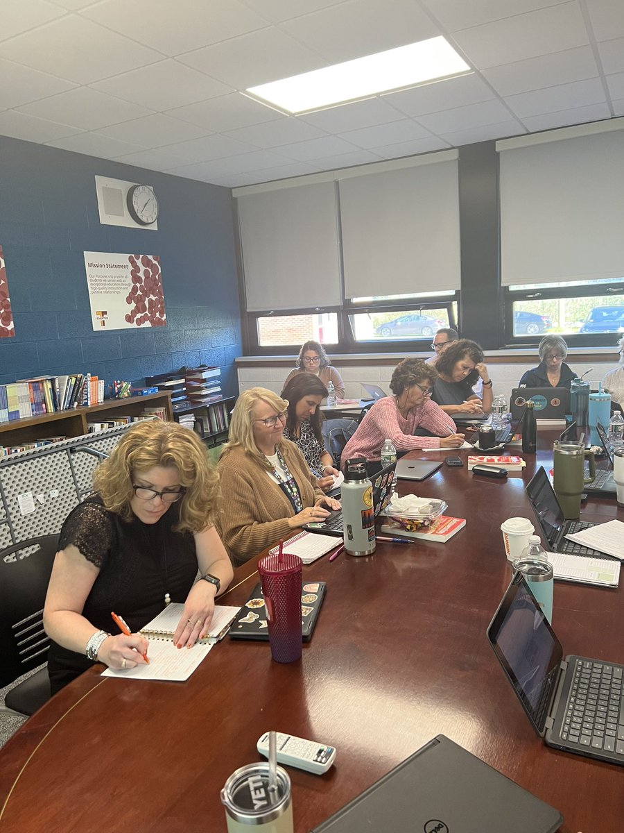 tivertonsuper's tweet photo. Tiverton teachers working with project -based learning expert Suzie Boss. Lots of great learning activities being developed for our students @kenkay21 #dedicatededucators https://t.co/VmDSCgrkqu