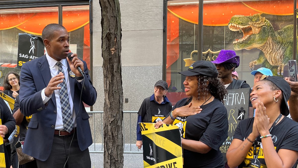 Amazing energy on the #SagAftraStrike picket line today. Thank you <a href="/LtGovDelgado/">Lieutenant Governor Antonio Delgado</a> for joining #SagAftraMembers on the line and reminding everyone that the opposite of corporate greed is public good.