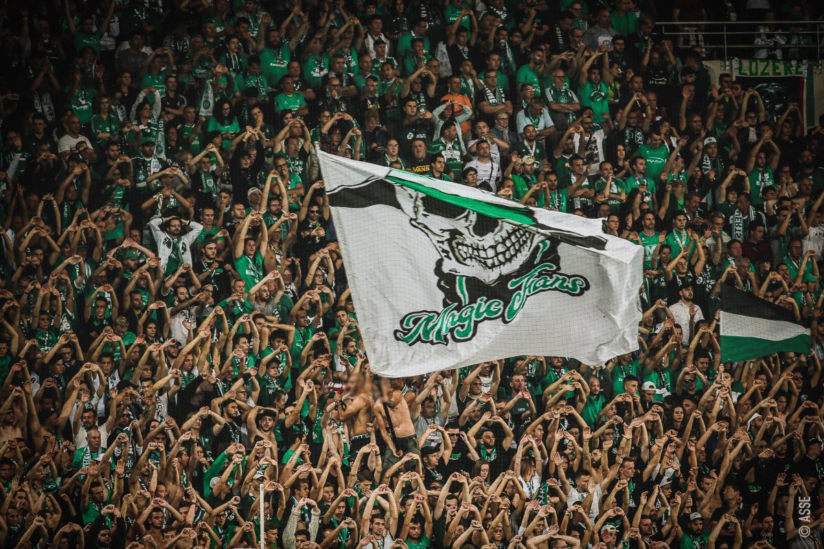 actusainte's tweet image. 🏟 Un stade encore clairsemé face à Ajaccio ? 

➡️ Selon les informations de @Site_Evect, 9 000 places auraient été vendues ce jeudi matin ! 

➡️ Le club attendrait 12 000 spectateurs pour recevoir le club corse