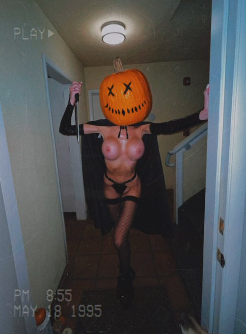 Burke 🦋 - streaming tonight at 6 pm PST 😜💖 cum celebrate October with me;) it’s gonna be spoookkyyyyy (tbt to last years spicy Halloween shoot) https://t.co/yCmOi2lYUv
