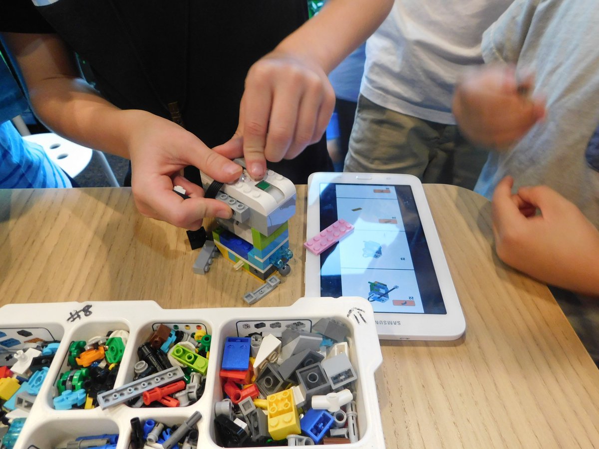 boswinrobotics's tweet image. Primary kids learning with lego WeDo
#boswinrobotics #roboticsforkids #artificialintelligence #legorobotics #legowedo #legowedo2 #legowedo20 #legowedorobotics #legorobot #legoland #legocity #legoideas #legomindstorms #legomindstormev3 #legos #legofan #legoclasses