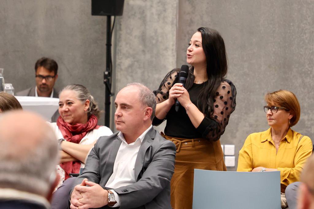 <a href="/FLeturque/">Frédéric Leturque 🇪🇺🇫🇷</a> <a href="/Prefet62/">Préfet Pas-de-Calais 🇫🇷🇪🇺</a> <a href="/AgnesRunacher/">Agnès Pannier-Runacher 🇫🇷🇪🇺</a> <a href="/ChristopheBechu/">Christophe Béchu</a> <a href="/CMA_HdF/">CMA Hauts-de-France</a> <a href="/cedelm/">Cedric Delmotte</a> <a href="/JMV_62/">Jean-Marie Vanlerenberghe</a> <a href="/SPAS12612342/">SPAS</a> <a href="/VilleArras/">Ville d'Arras</a> Vie des sols et agriculture,enjeux de la voiture électrique et des mobilités, santé et biodiversité, difficulté à convaincre et à emmener les autres, préservation de l’eau… ont été au centre des témoignages et échanges avec les participants.