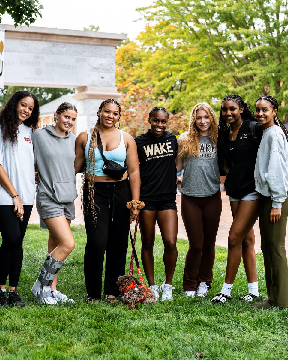 A pleasure to take part in Hit the Bricks benefiting the Brian Piccolo Cancer Research Fund and the Comprehensive Cancer Center at Atrium Health Wake Forest Baptist 🚶‍♀️

#ProHumanitate 💛🖤