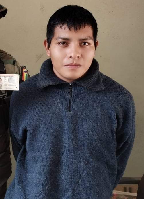 25Upea88676's tweet photo. #Seguridad | @EDelCastilloDC informa al pueblo boliviano que se capturó a Alberto Cari Lero, privado de libertad que escapó hace pocas horas del penal de San Pedro. El sujeto fue recapturado en el límite entre #LaPaz y el departamento de #Beni.
#Escapado #Recluso #LaPaz 🚨🏢🕵🏽♂️ https://t.co/YhD3N6piGX