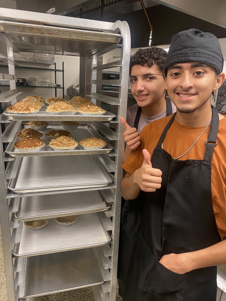 AmberLadd15's tweet photo. Delicious fall desserts in culinary! https://t.co/owe7L63c4J