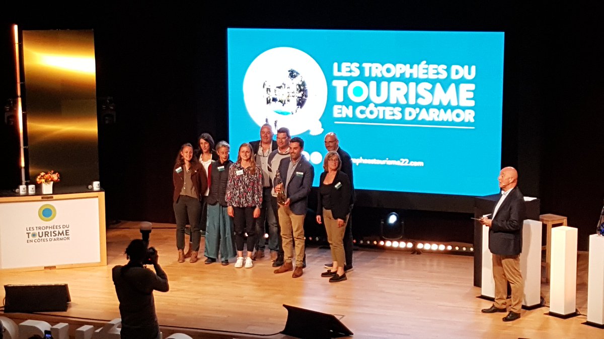 La belle équipe du HARAS de Lamballe sur la scene des #tropheestourisme22