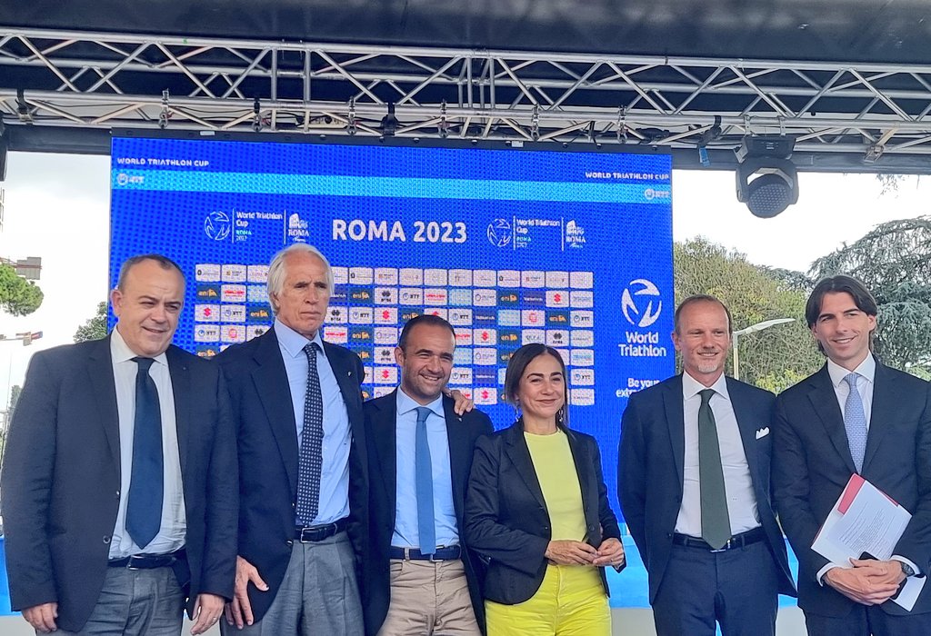 giomalago's tweet photo. Presentata la tappa di Coppa del Mondo di #triathlon in programma il 7 ottobre a Roma, con in palio punti pesanti per #Paris2024. Uno spot per la disciplina e un riconoscimento importante a livello internazionale per la @federtriathlon guidata dal Presidente Giubilei #WTCROMA https://t.co/fJnw1ecFaR