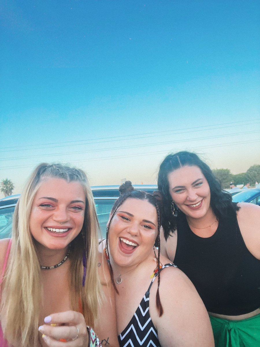 marina_14_15's tweet photo. Necesito darles un abrazo de 8 horas🥺 @cmorenom02 @beleenalvarado2 https://t.co/AtWjsyaht4