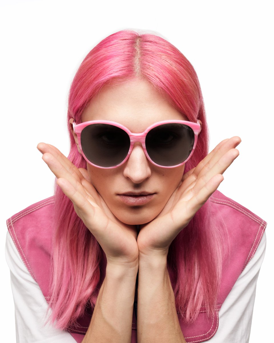 PalomeraOpticos's tweet photo. ¡Un mundo 🌍 de infinitas posibilidades!
¿Cuál son tus @VogueEyewear favoritas❓
👓 🕶
#VogueEyewear #Vogue #LetsVogue
#mujer #modaMujer #estilo #voguemagazine #look #moda2024 en #PalomeraOpticos #Mislata https://t.co/8SiGrL5YwT