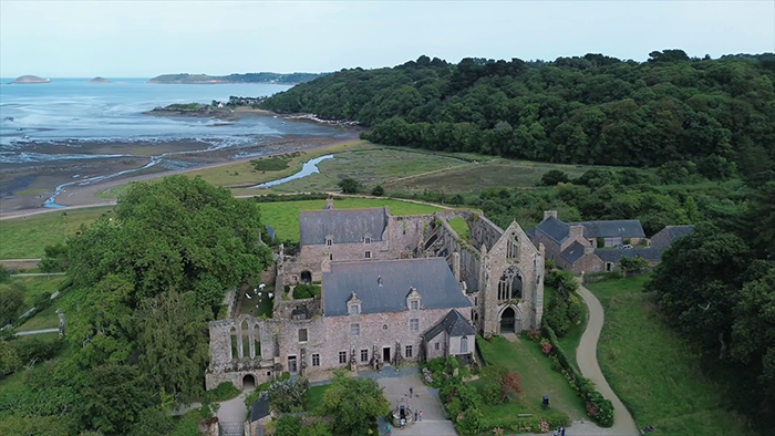 Le trophée #Promotion #Attractivité pour l’ABBAYE DE BEAUPORT de #Paimpol , Un site patrimonial d’art et de culture ! Bravo. #tropheestourisme22