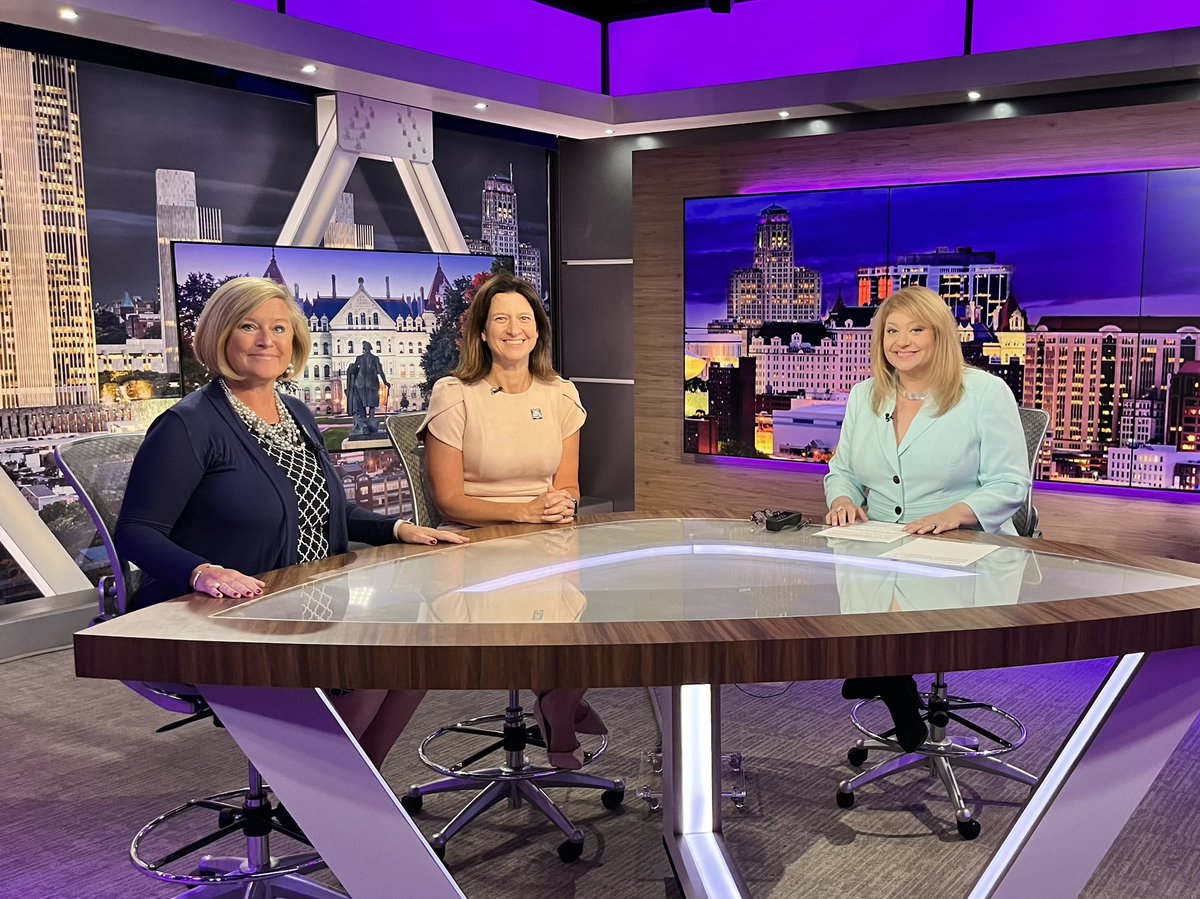 COMING UP: @NYSPTA and @nysut join @sarbetter in the studio to talk about #BannedBooksWeek 📚 and classroom heat 🌡️ Check out @CapitalTonight at 7pm