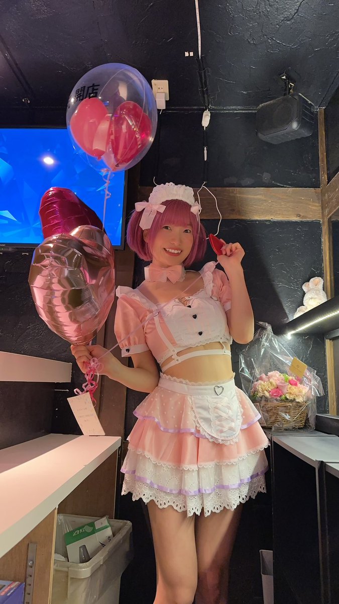 suzuka0905's tweet photo. なんと、Ange先生から可愛いバルーン🎈をサプライズでいただきました！！

もぉ本当にびっくりしました😭

��開けたらこんなに可愛いバルーンと
㊗️開店！って書いてあって😍

プレでまだ黒い壁だけど、いただいたピンクのバルーン🎈がめっちゃ映えて凄く嬉しい😢💕💓

Ange先生にいつももらってばかりな寿々佳姫、恩返ししたい🥰💕