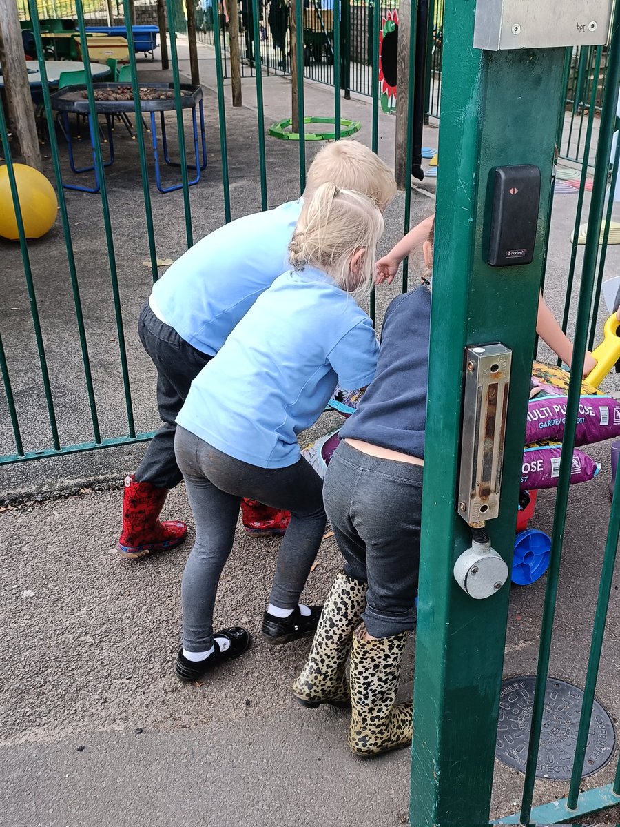 Griff_Ecoclub's tweet photo. Lots of busy people at Eco Club tonight. We've been planting daffodil bulbs by the main entrance. Thanks to @Griff_FOGS for the bulbs @Griff_Mrstaylor @Griff_MissEvans https://t.co/Az56uXSEK7