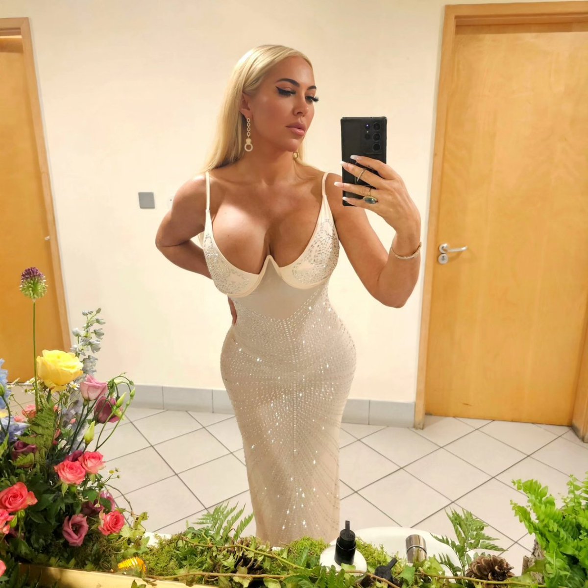 AISLEYNE tweet media