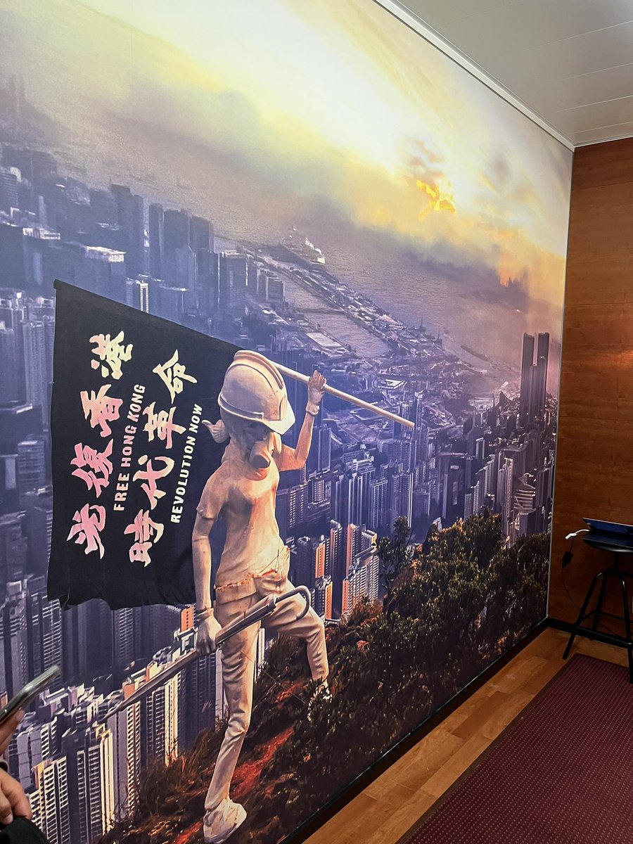 #HongKong in #TheHeartOfEurope at Massif Central #Frankfurt ! Come over and say Hello to #LadyLiberty ! #GloryToHongKong and thx for making it possible and your support @hkladyliberty @HongkongerV @EuropaUnionDE @nouripour @Die_Gruenen @gruenehessen ! #StandWithHongKong🇩🇪💛🇭🇰