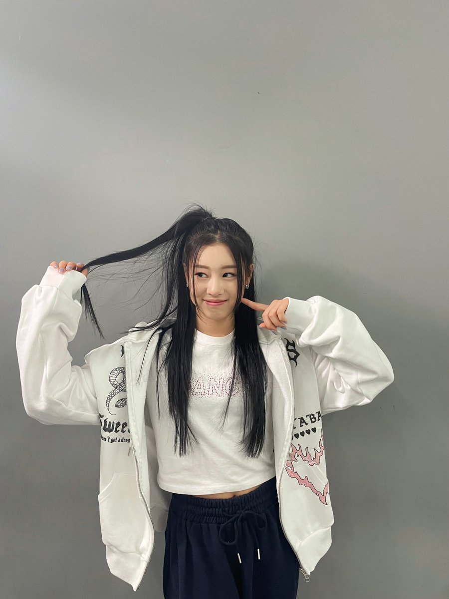 ablumegalodon's tweet photo. Sio, I hope you have had a happy birthday and that all of your wishes come true. 
Hunnies will always be standing by your side. We love you so much more than we can express in words

#MoonForSio  
#HappySioDay
#LovinSioDay
#변치않는_사랑의_본질_정지호 https://t.co/1pA6v2tN67