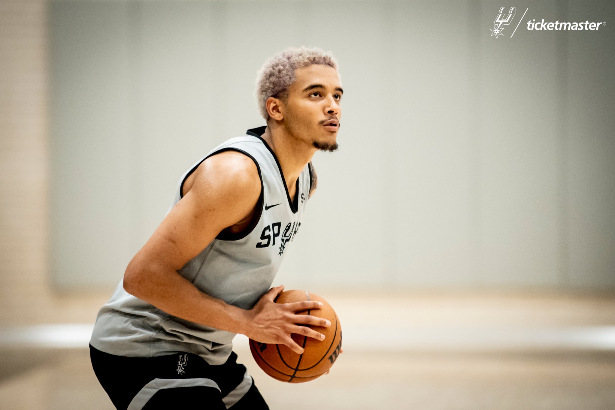 San Antonio Spurs on X: The new Silver and Black Pop-Up Shop in the heart  of San Antonio! Grand Opening tomorrow: 5-9 PM at 400 N. Saint Mary's  Street #GoSpursGo  /