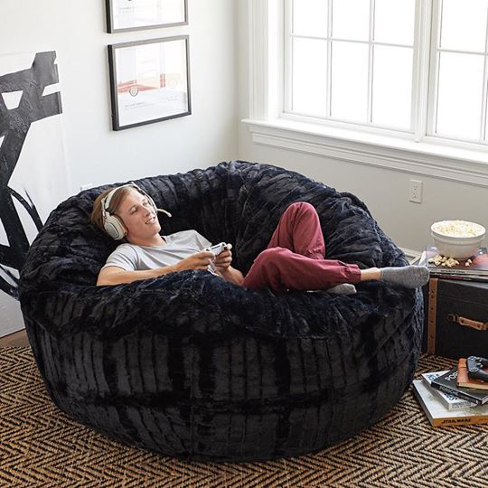 Giveaway alert‼️ This could be YOU, slaying zombies in total comfort at #CODNext. 🧟‍♂️☁️
Retweet this and follow @lovesac on X for a chance to win a Sac of your choice! #MW3 #Warzone