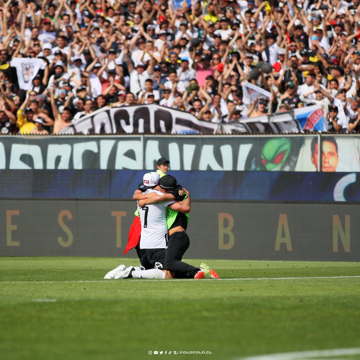 ColoColo's tweet photo. 🗓️ 𝐔𝐧 𝐝𝐢́𝐚 𝐜𝐨𝐦𝐨 𝐡𝐨𝐲 

El 5 de octubre del año 2019, Esteban Efraín Paredes Quintanilla dejaría su nombre escrito con letras doradas en la historia del fútbol chileno, y de Colo-Colo, al convertirse en el máximo goleador de primera división 👏🏼🥹

¿Cuál es tu gol favorito de Esteban Paredes con la camiseta del Más Grande?