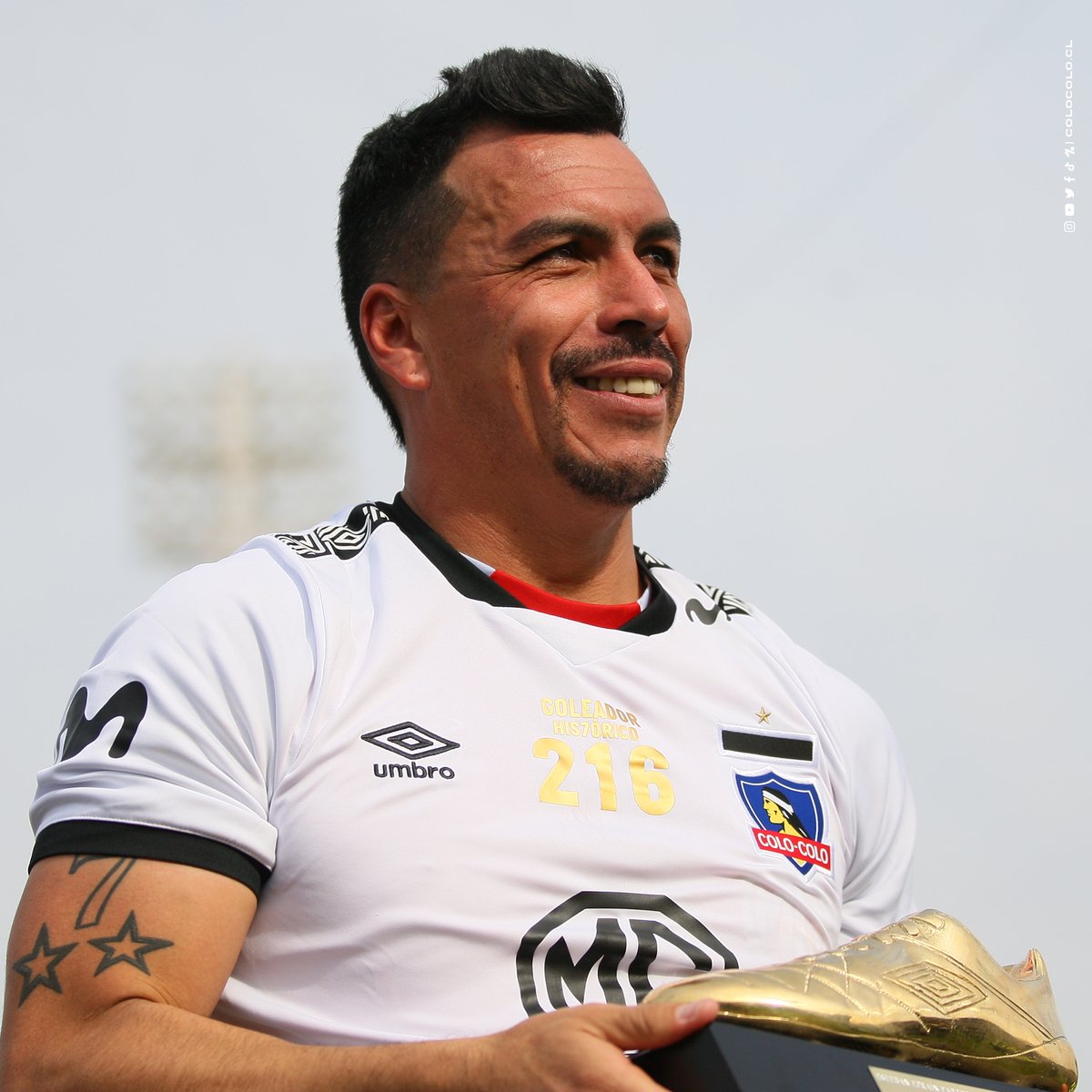 ColoColo's tweet photo. 🗓️ 𝐔𝐧 𝐝𝐢́𝐚 𝐜𝐨𝐦𝐨 𝐡𝐨𝐲 

El 5 de octubre del año 2019, Esteban Efraín Paredes Quintanilla dejaría su nombre escrito con letras doradas en la historia del fútbol chileno, y de Colo-Colo, al convertirse en el máximo goleador de primera división 👏🏼🥹

¿Cuál es tu gol favorito de Esteban Paredes con la camiseta del Más Grande?