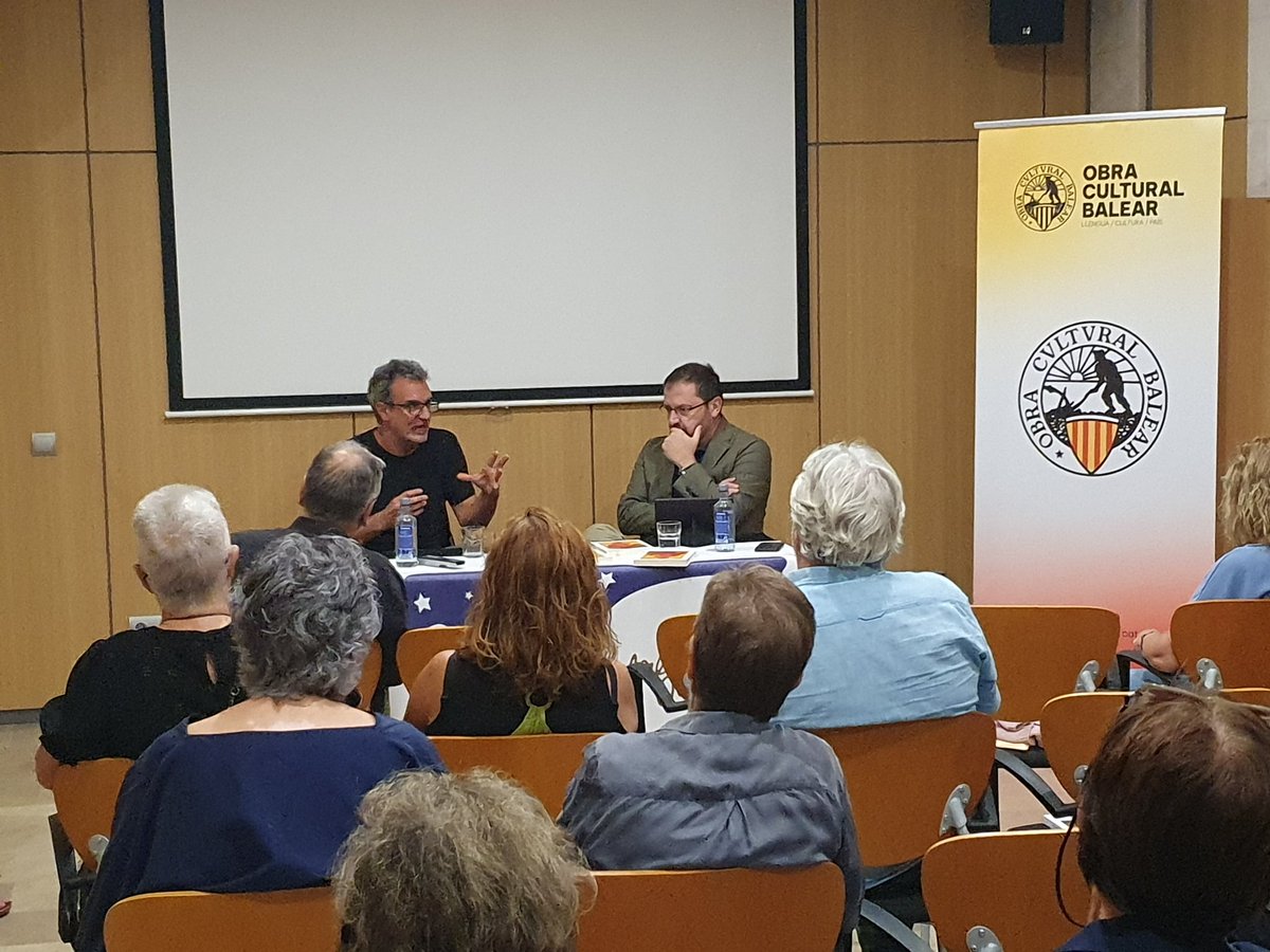 Avui <a href="/ocbcat/">Obra Cultural Balear</a>, <a href="/QuartCreixent1/">QuartCreixent</a> i <a href="/Editorial_3i4/">Edicions Tres i Quatre</a> ens han regalat una conversa entre Pere Antoni Pons i Antoni Llabrés amb el llibre "Quan t'acorralen les flames".
La sobrepoblació que pateix Mallorca és un repte majúscul que hem d'abordar amb intel•ligència i justícia social