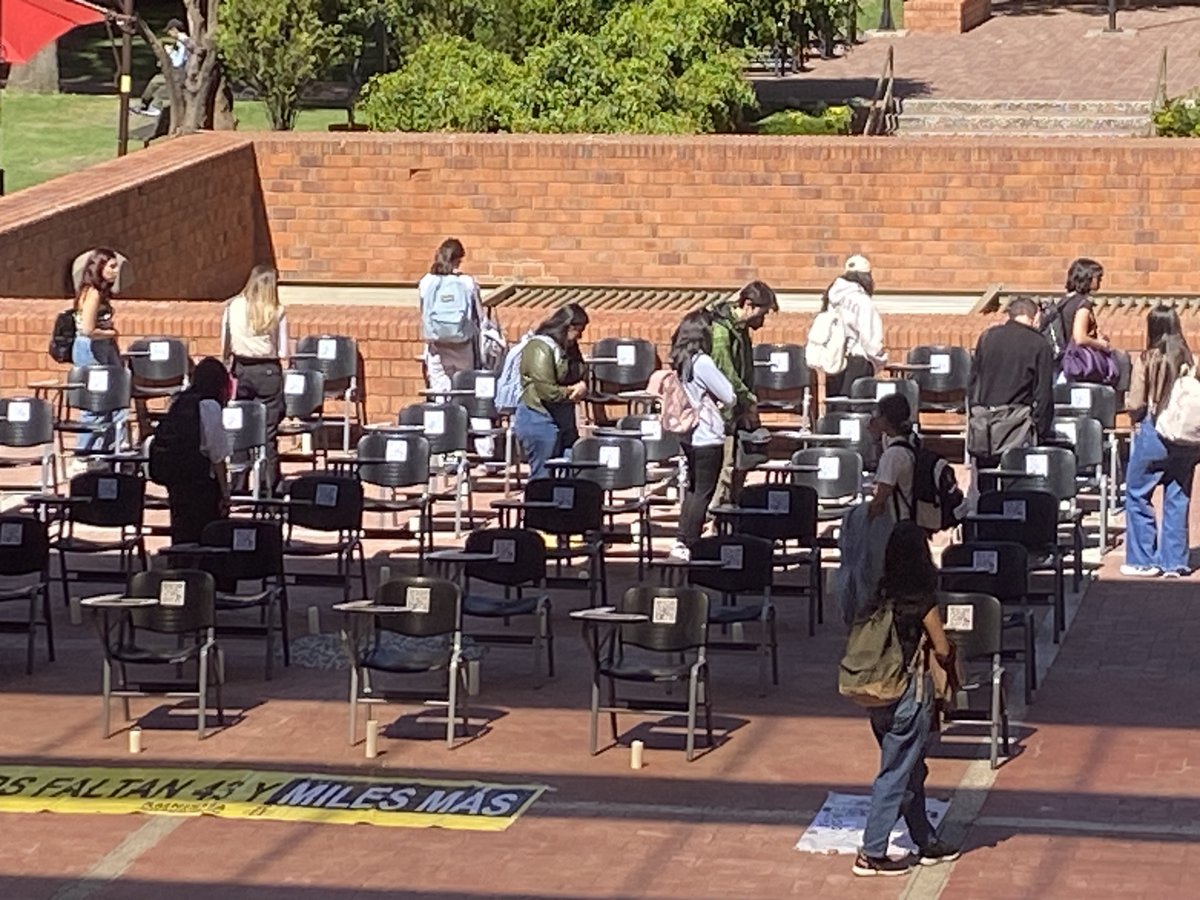 IncidenciaIbero's tweet photo. 📝 Conoce la última entrada del #BlogdeIncidencia donde Ale, Ceci, Mariana e Iván comparten su reflexión a 9 años de la desaparición de los 43 estudiantes de Ayotzinapa y el informe sobre desaparición.
!Únete a la reflexión!
🔗https://t.co/oymsoUWSq1
#nosfaltan43 https://t.co/DxD141WwtX