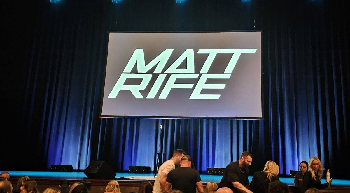 VIPJen's tweet image. My abs STILL hurt from laughing so hard last night at the #mattrife show! What a show!