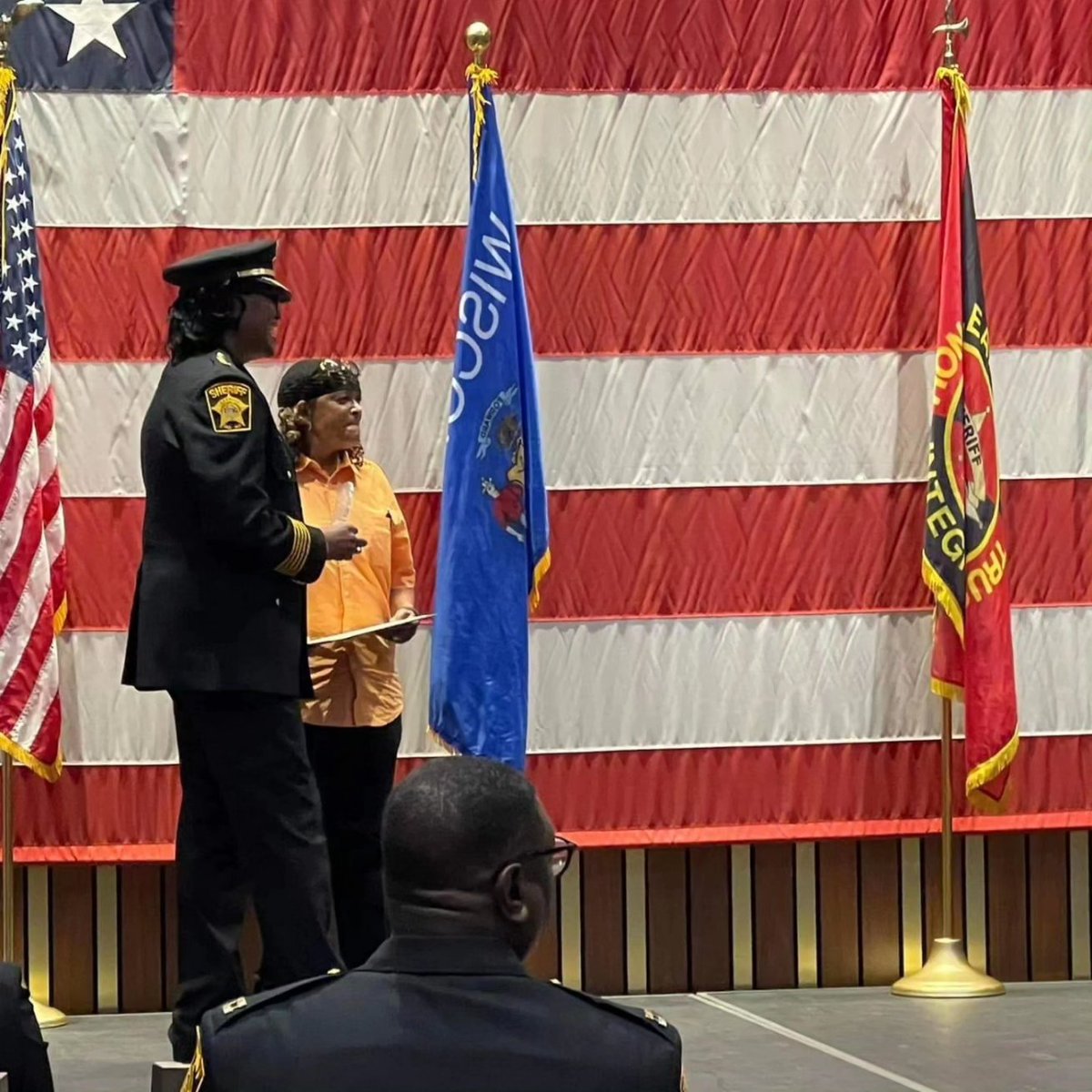 officialnosmsc's tweet photo. S/O to our very own Mama Raisin #milwaukeechapter for receiving the Community Sevice award from the Milwaukee County Sheriff's  Office!  Congrats Mama you definitely derserve this! #officialnosmsc #milwaukeecountysheriffoffice #mamaraisin #stunnasgivingback https://t.co/AKHTESEKr5