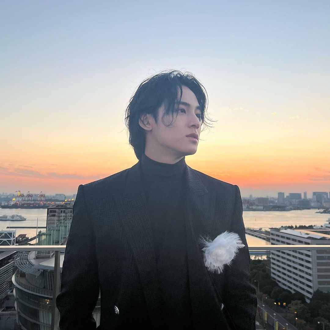 xstarboymingyu's tweet photo. Meu Deus todo poderoso como sou lindo como sou forte sim mais do que qualquer outra coisa na terra à lua as estrelas o sol brilhante são insignificantes diante de mim. https://t.co/7Kfjog27hy