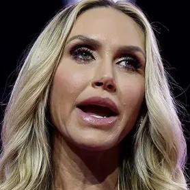 anyonewantchips's tweet photo. Melania Trump plagiarized Michelle Obama’s speech, Lara Trump plagiarized Tom Petty’s song - because that’s what Trumps do. https://t.co/mDz8iEGR9x