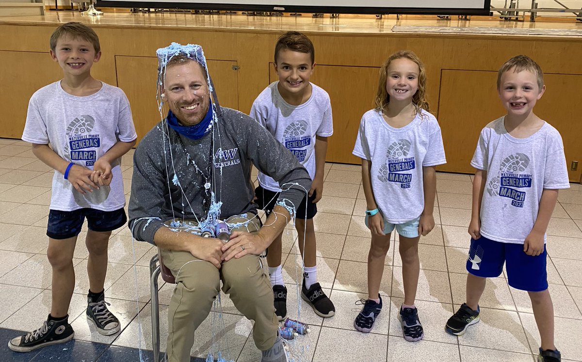 awlswa's tweet photo. Collecting our silly string rewards!! #WPA #GeneralsMarch 👟🤍💙 https://t.co/7w2L3wLdRv