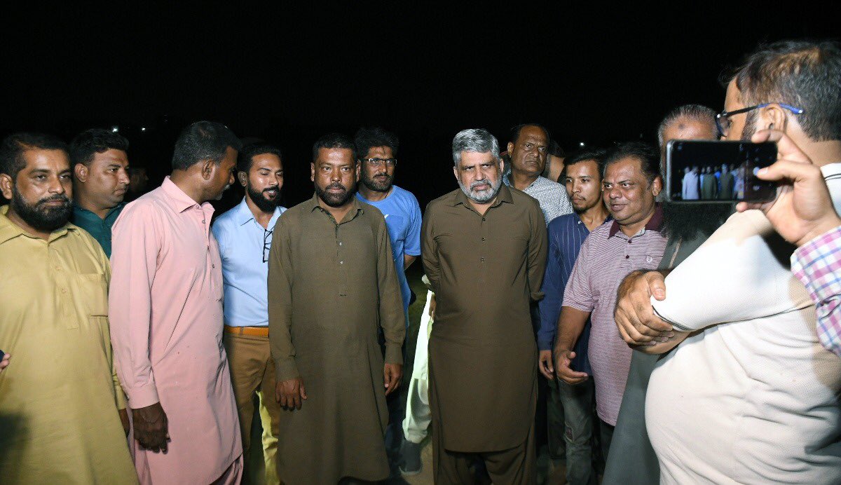 allaboutmqm's tweet photo. سینئیر ڈپٹی کنوینئیر سید مصطفی۱ کمال کی اورنگی ٹاؤن آمد - اس موقع پرڈپٹی کنوینئیر انیس قائمخانی اور انچارج سی اوسی فرقان اطیب بھی انکے ہمراہ تھے -
ٹاؤن کے ذمہداران اور کارکنان نے پرجوش اسقبال کیا @KamalMQM @AnisMQM @AteebFurqan #MQMPakistan https://t.co/iwvWMNGJ8O