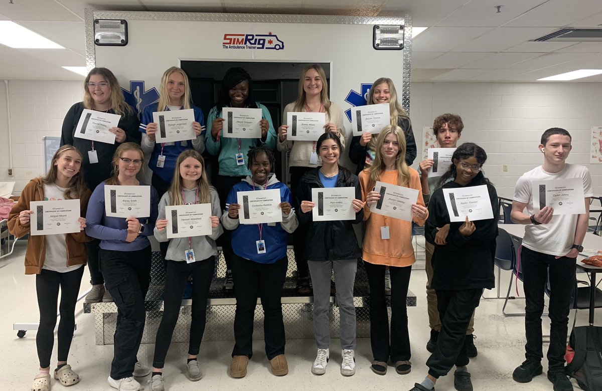 JesicaEmerson16's tweet image. @ChesterCoHigh EMS class celebrating 100% pass rate on the OSHA-10 Public Safety: EMS certification! #readygrad
