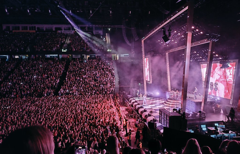 kczuyc's tweet photo. #5SOSManchester @5SOS such a good show https://t.co/mv9zDfCpsQ