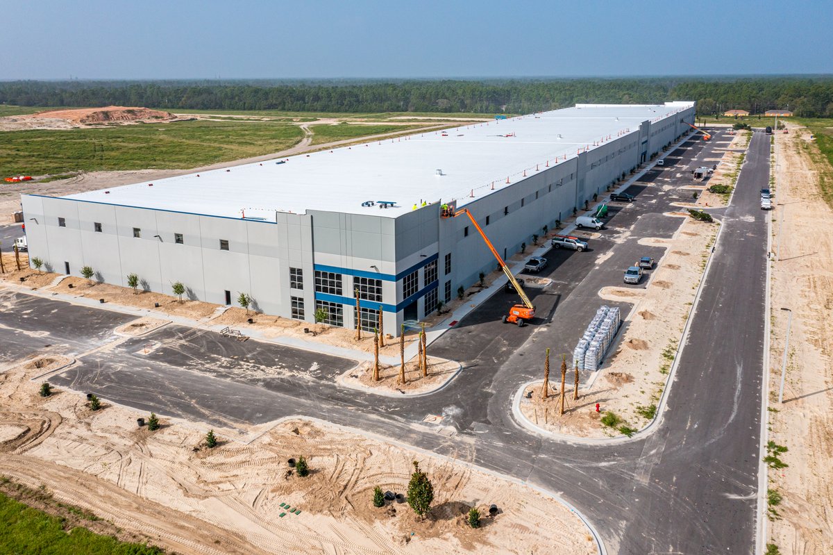 You know you're in the home stretch once landscaping begins, and our first industrial development in Florida means the first palm trees at a Hunt Midwest business park!

We and our partners are so excited to see Ocala South Logistics Park Building I come together! #rollcala 😎🌴