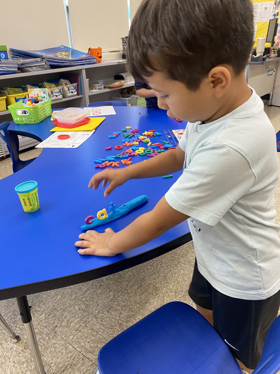 mrs_rienzo's tweet photo. Working hard to build CVC words using short a! @carpenterrocket https://t.co/9XPxzeQ67U