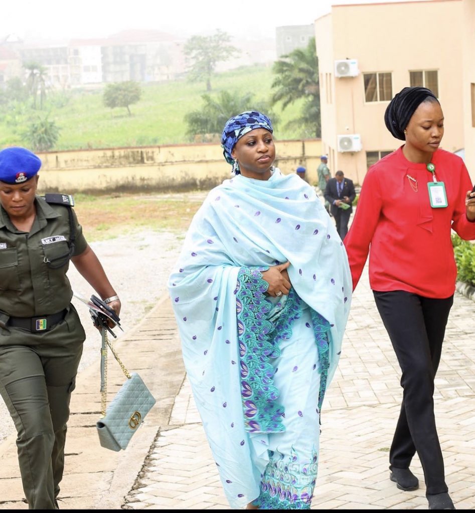 Rayyan_Tukur's tweet photo. It’s #BreastCancerAwarenessMonth, We are #FirstLadiesAgainstCancer🎗️hon @fatimatukr 🇳🇬 https://t.co/ahTDPPjGbh