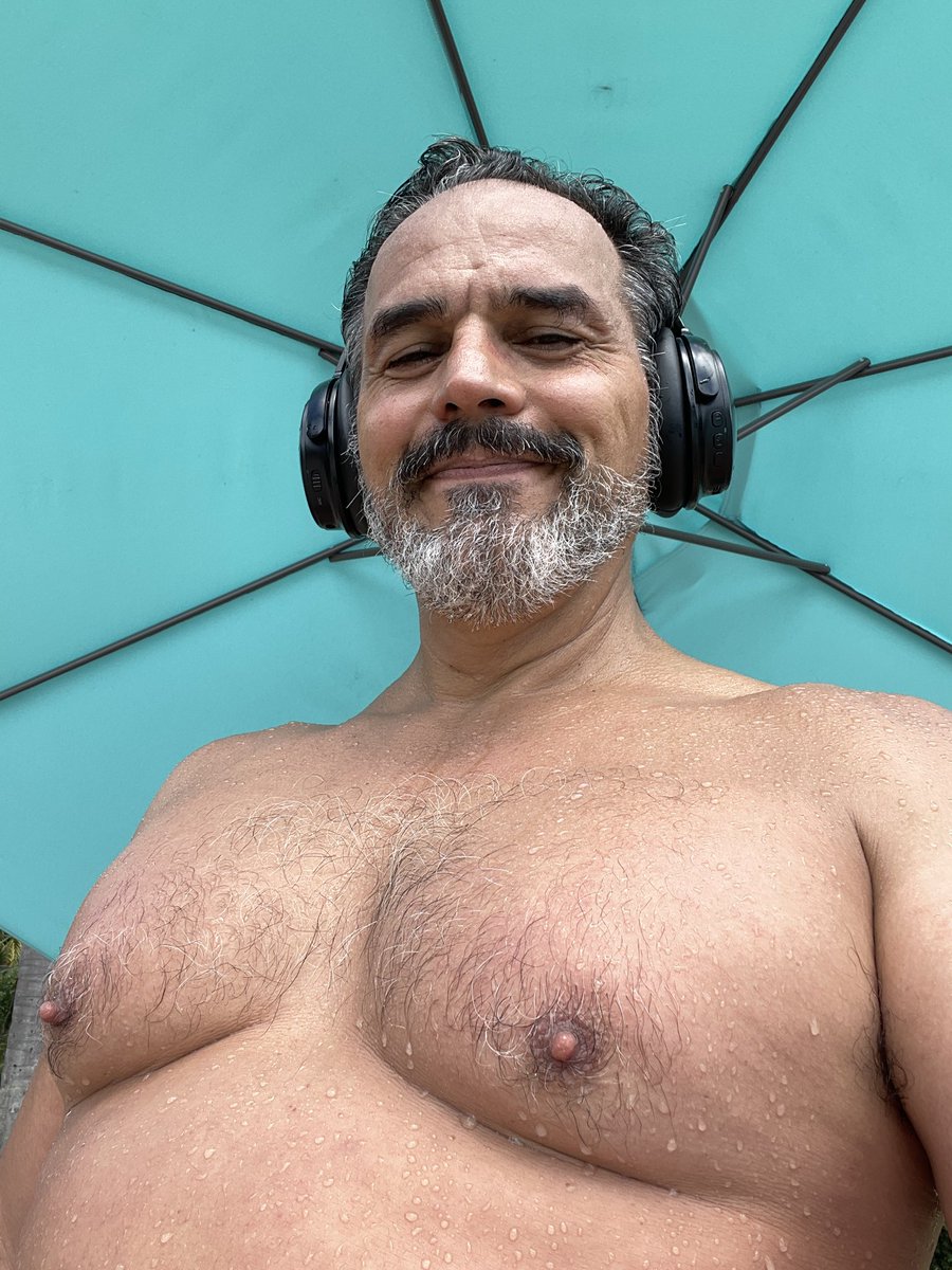 RubenFloresNYC's tweet photo. Amazing #chest #workout followed by 5.53 mile #run & a splash in the pool before coming to rehearsal at @GulfshorePlay ! Grateful for today! #cadio #intermittentfasting #ketolife #runner #fitness #weightloss #weightlossjourney #wellness #Gratitude #actor #actorslife #naples #fl https://t.co/BfkyILjHrS