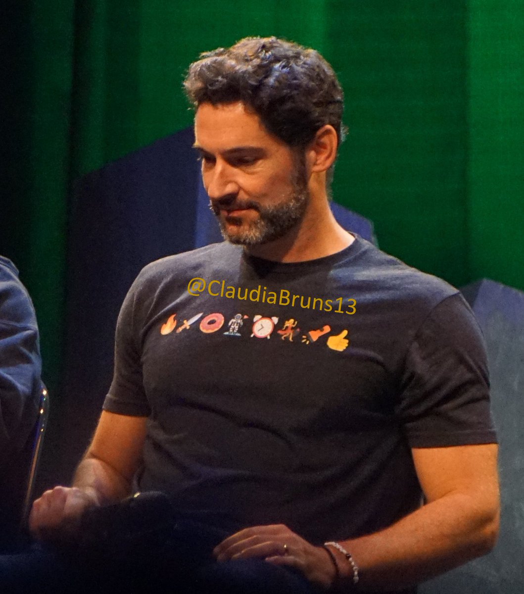 ClaudiaBruns13's tweet photo. he is just a really handsome guy ... could stare at him for hours... days ... always... #MagicCon2023 #TomEllis https://t.co/q5EgH67GEL