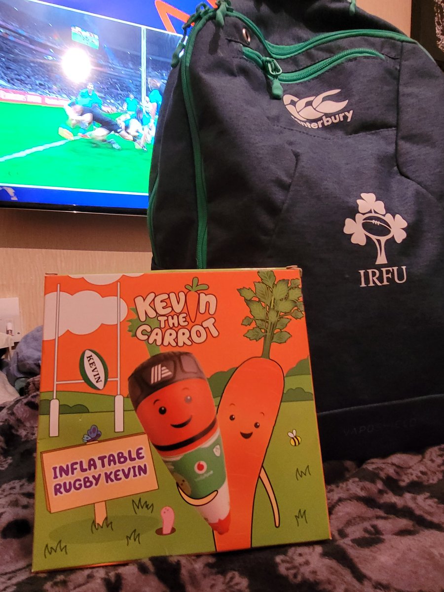 packed and ready to go  #parisherewecome #kevinontour