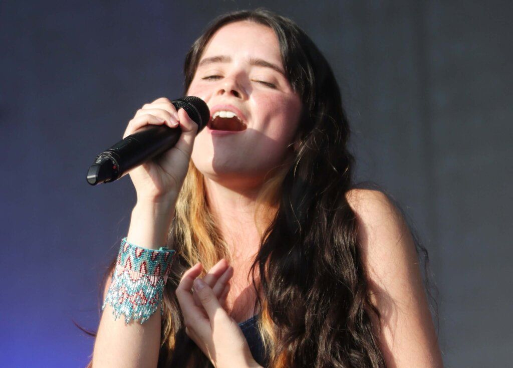 GoodStarVibes's tweet image. Exclusive Interview: Belle (@BelleKumbleRose) chats about “Beautiful To Me”, her music career, and being a rising star.

#Belle #MusicInterview #BeautfulToMe
buff.ly/3RQy1V1