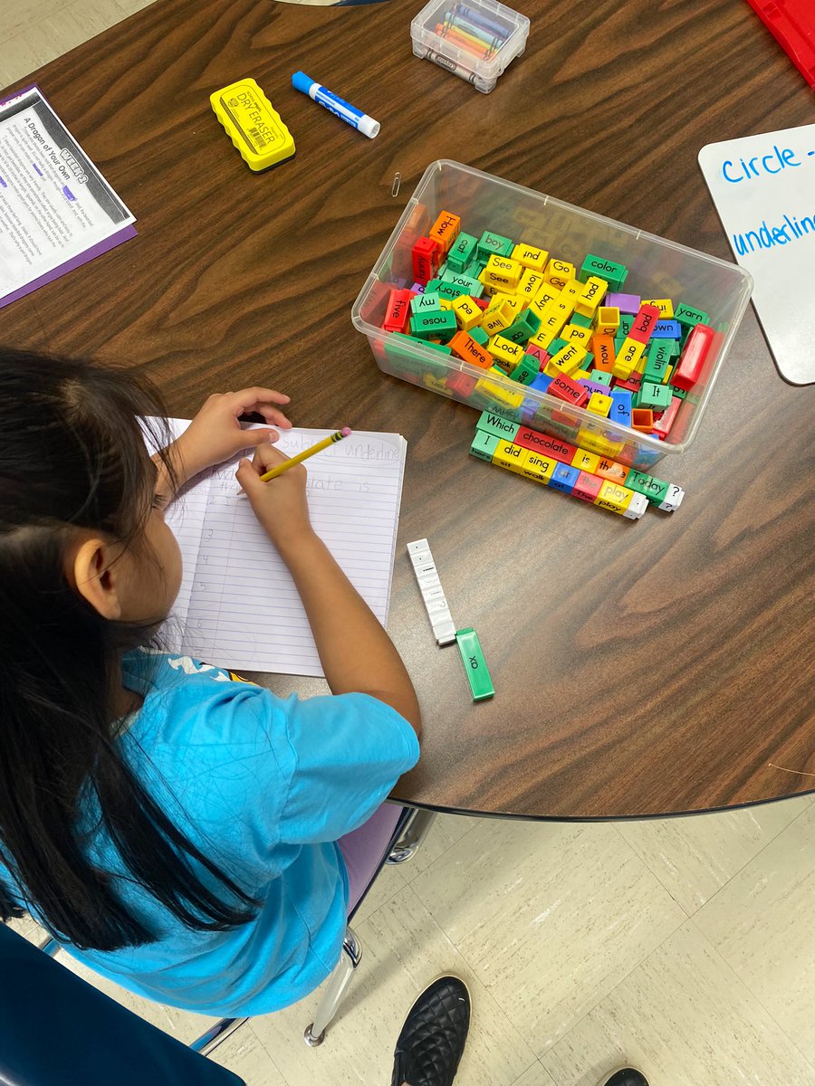 mrs_rienzo's tweet photo. Using word blocks to help us write sentences using subjects and predicates! #GoShepardSharks  @AlanBShepPrin https://t.co/vuKolhDCsG