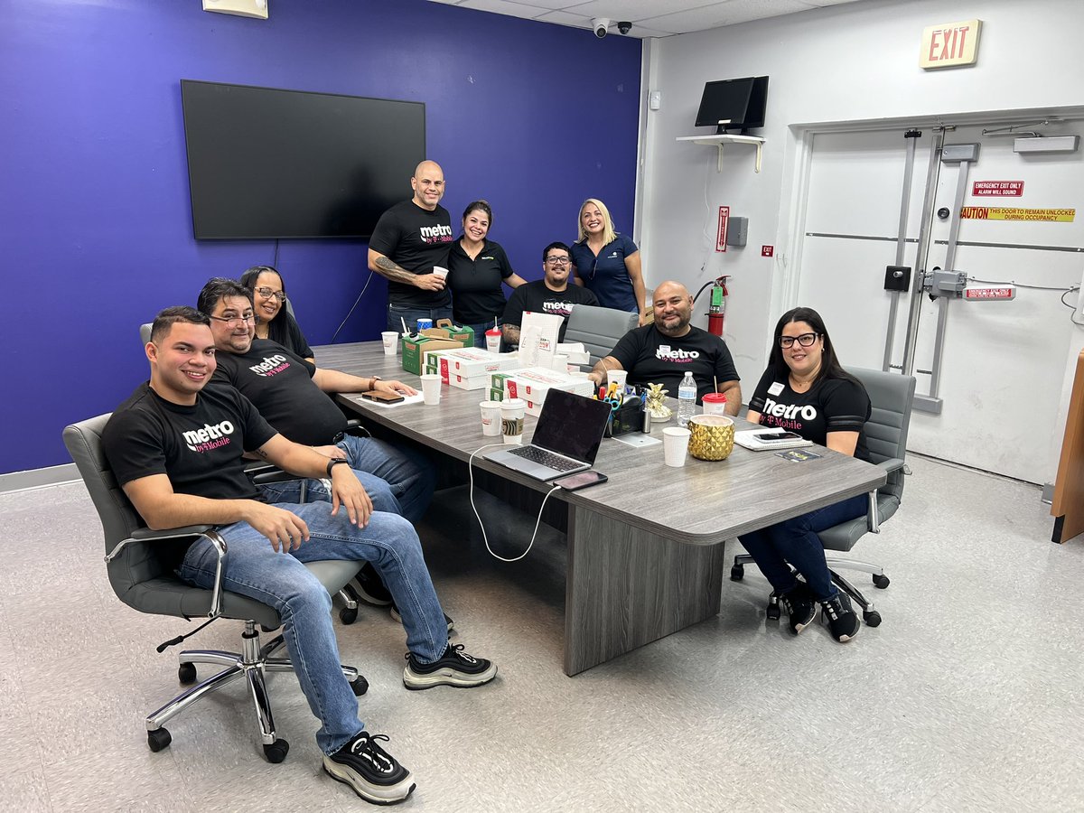 UltraViolet1027's tweet photo. PHP &amp; Smartpay Training Tour is 🔥 thank you CTW Wireless for participating 👏🏽👏🏽 These store managers are a force to reckon with. Such a great session today and thank you Sheyla for the amazing sales pitch 🙌🙌 @AlVasquez14 @MMcLaurian @dstivalet @TonyCBerger https://t.co/SiFXM7ubd8